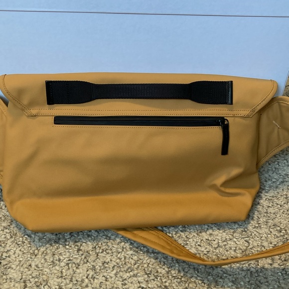 NWT Venque Urban Messenger Bag Brown Camel - Picture 6 of 12